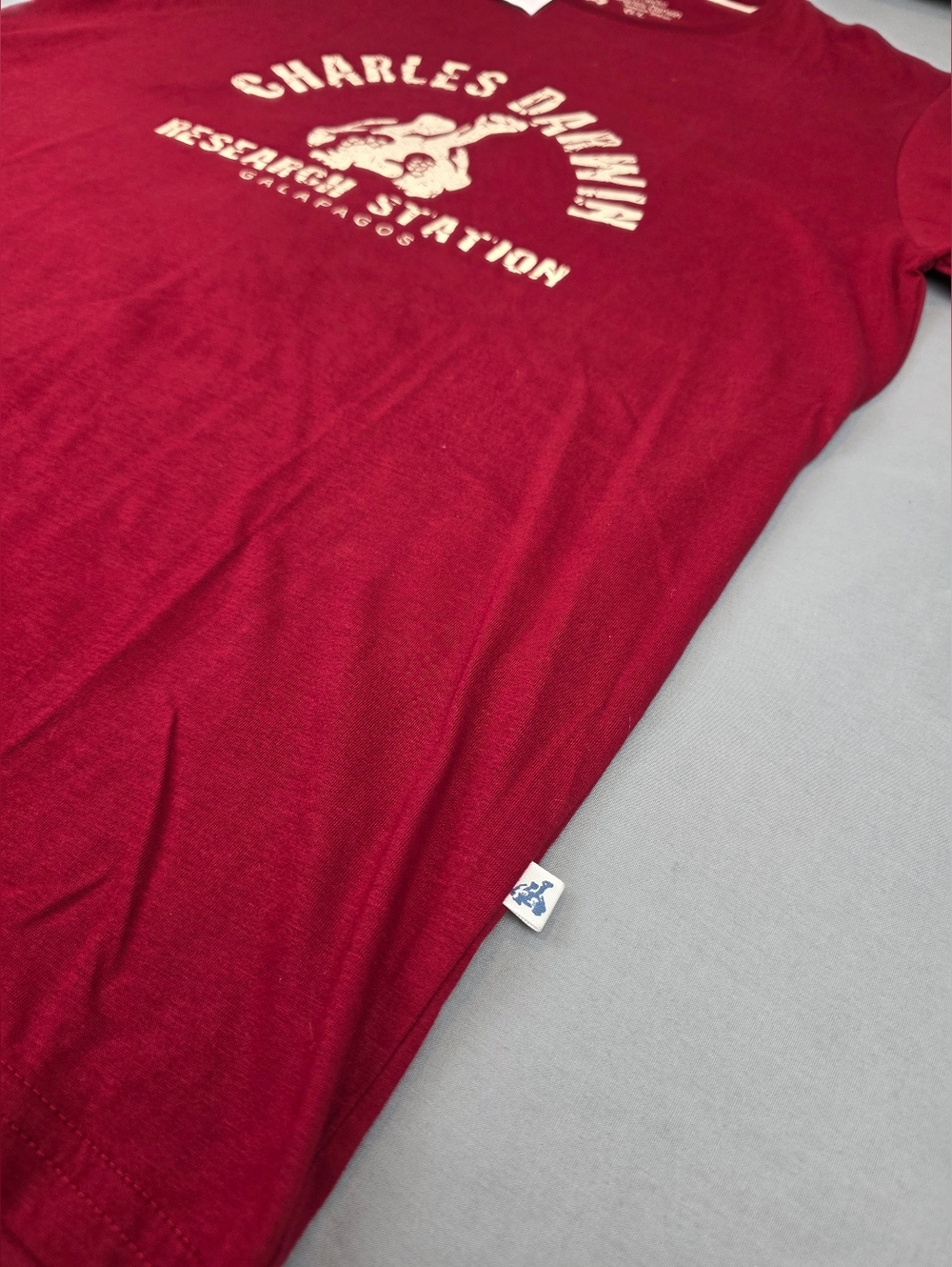 Charles Darwin Research Station T Shirt L Galapagos Tortoise Red Burgandy Logo - Picture 3 of 6
